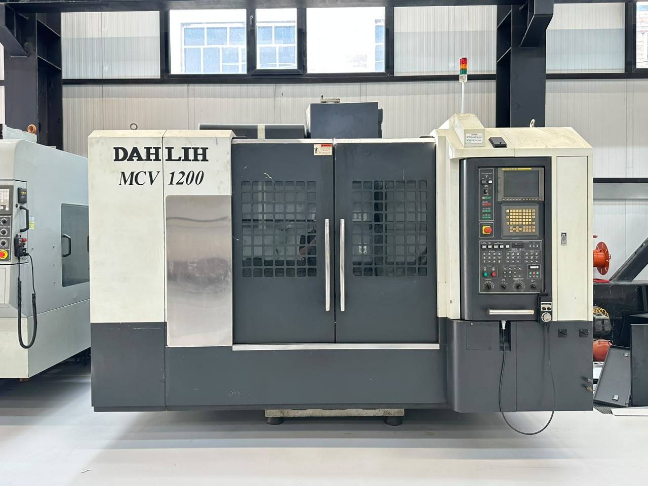 فرز cnc داهلی تایوان مدل DAHLIH MCV-1200